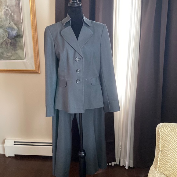 Beautiful pantsuit - Picture 1 of 2